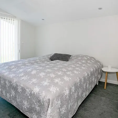 Secluded Retreat By Water - By Traum 펜션 *