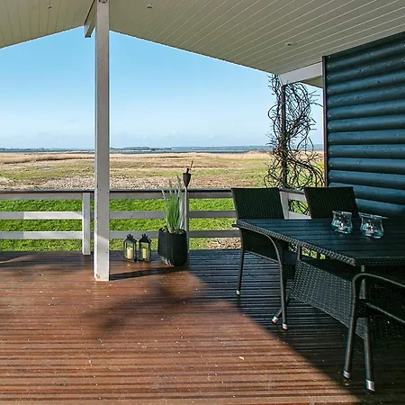 펜션 Secluded Retreat By Water - By Traum Bøjden