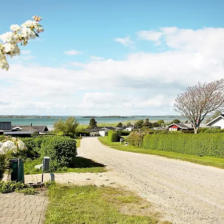 펜션 Secluded Retreat By Water - By Traum Bøjden