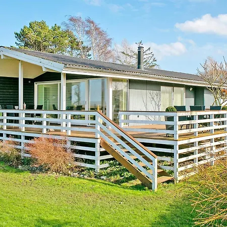 Secluded Retreat By Water - By Traum * Bojden